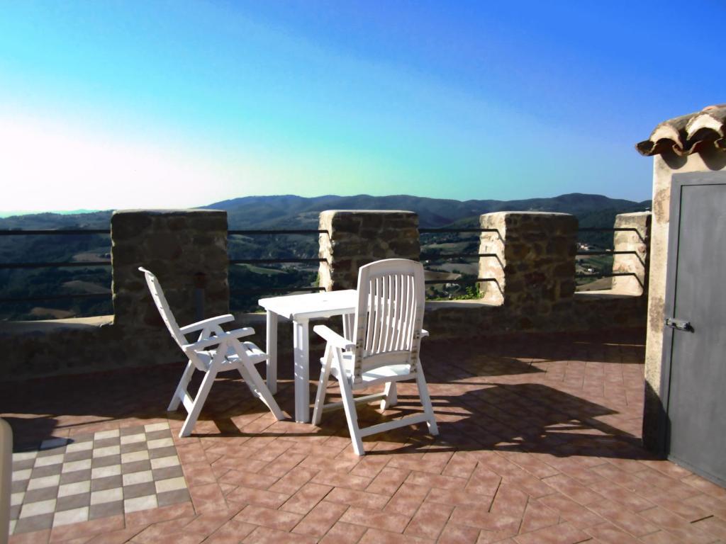 Castello Di Cisterna Aparthotel Gaglietole Exterior photo